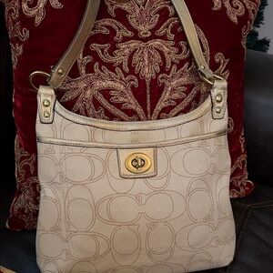 Rare Vintage Coach Penelope Metallic Gold Signature Canvas Shoulder Bag w/Lock.